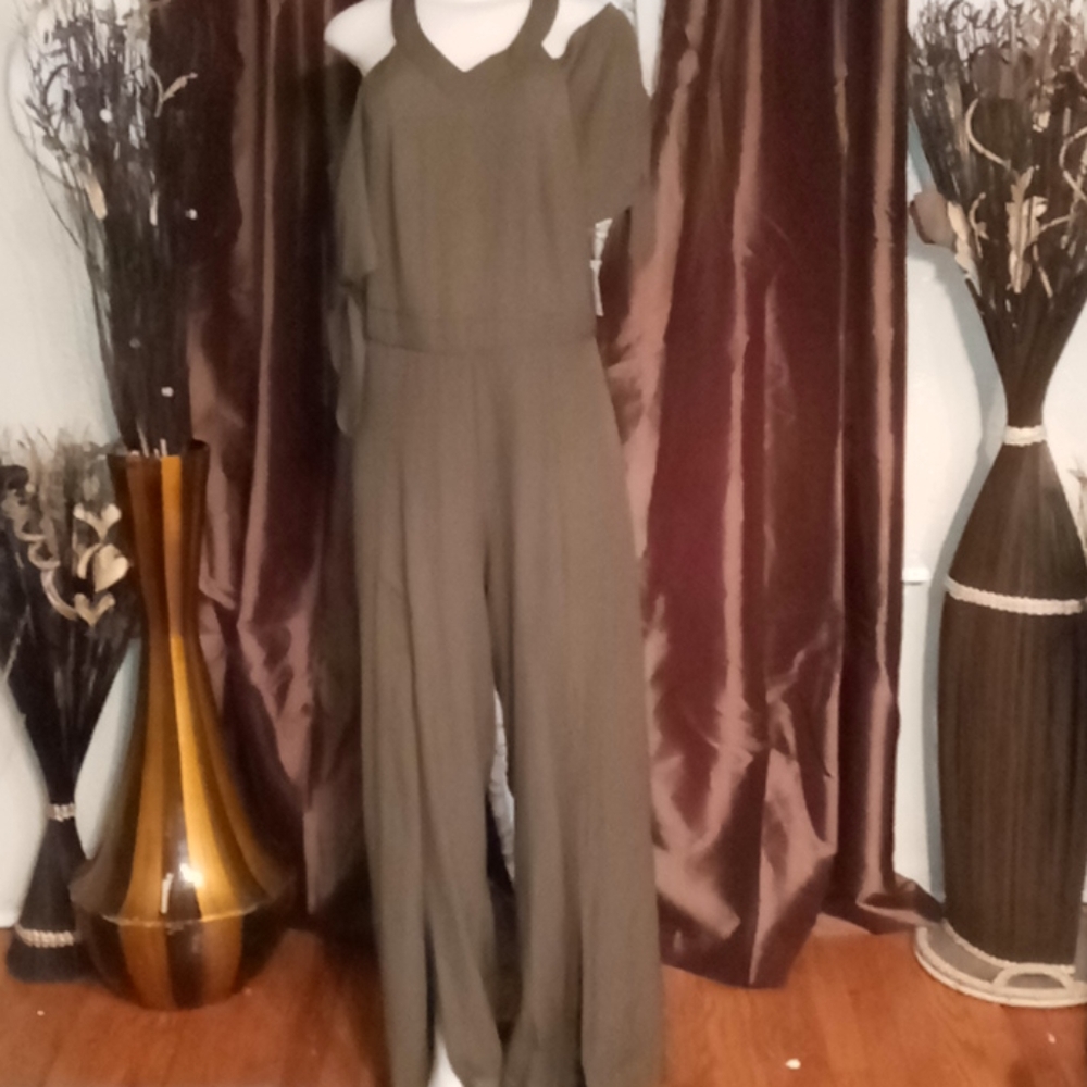Jumpsuit - Picture 2 of 3